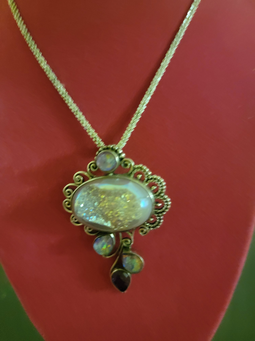 Siver Tone Druzy Pendant Necklace with Iridescent Accents